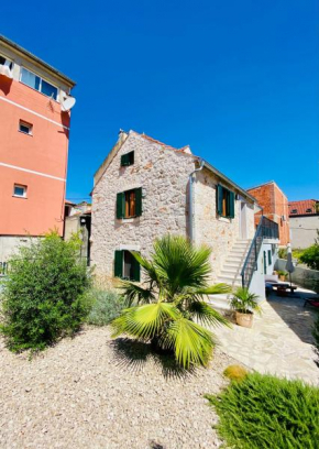 Stella Maris Šibenik mit Terrasse & Privatparkplatz